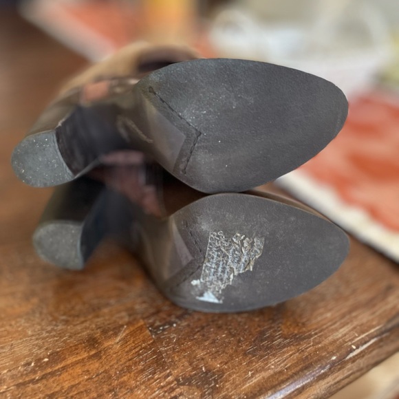 UGG size 7 leather and shearling boots - Picture 9 of 13